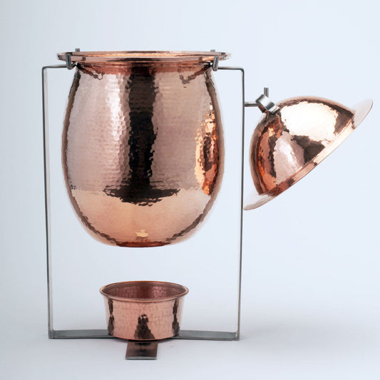 Sertodo Delphi copper marmite and soup tureen for catering and entertaining, with a polished copper finish and classic design.