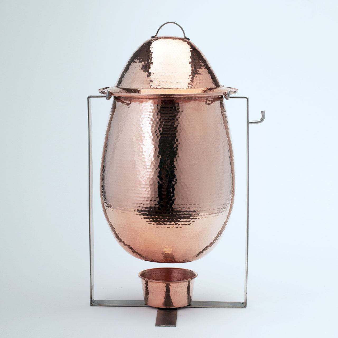 Sertodo Delphi copper marmite and soup tureen for catering and entertaining, featuring a polished copper finish and classic design