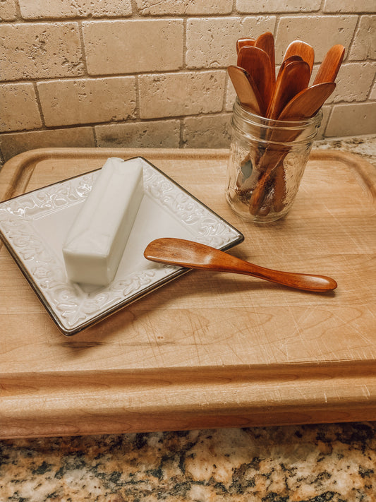 Onic Brands LLC wooden butter knife with smooth handle and rounded tip, designed for spreading butter and soft spreads.