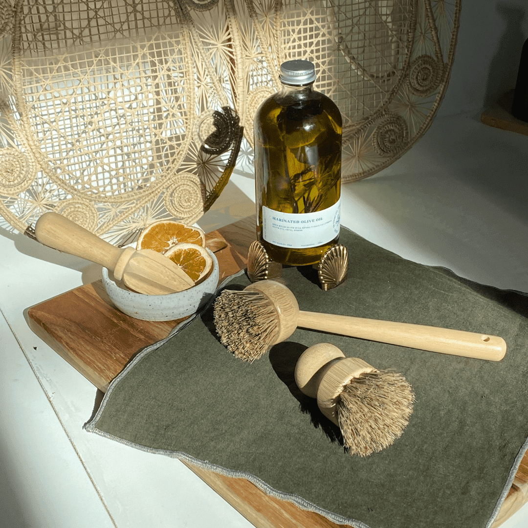Tilley + Me eco-friendly bamboo dishwashing brush with handle and palm fiber bristles for gentle cleaning of utensils
