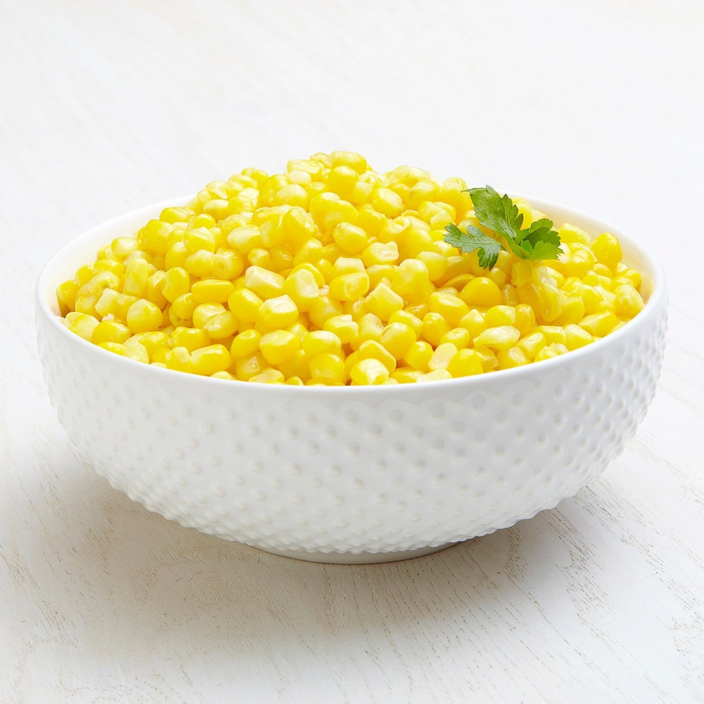 Can of Augason Farms freeze-dried sweet corn with 30 servings, showing the yellow corn in a sealed can.