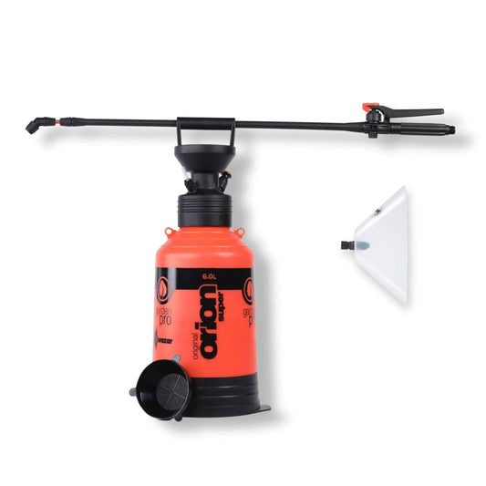 Bootstrap Farmer Kwazar Orion Pump Sprayer for garden tools, 3-liter capacity with adjustable nozzle for garden watering.