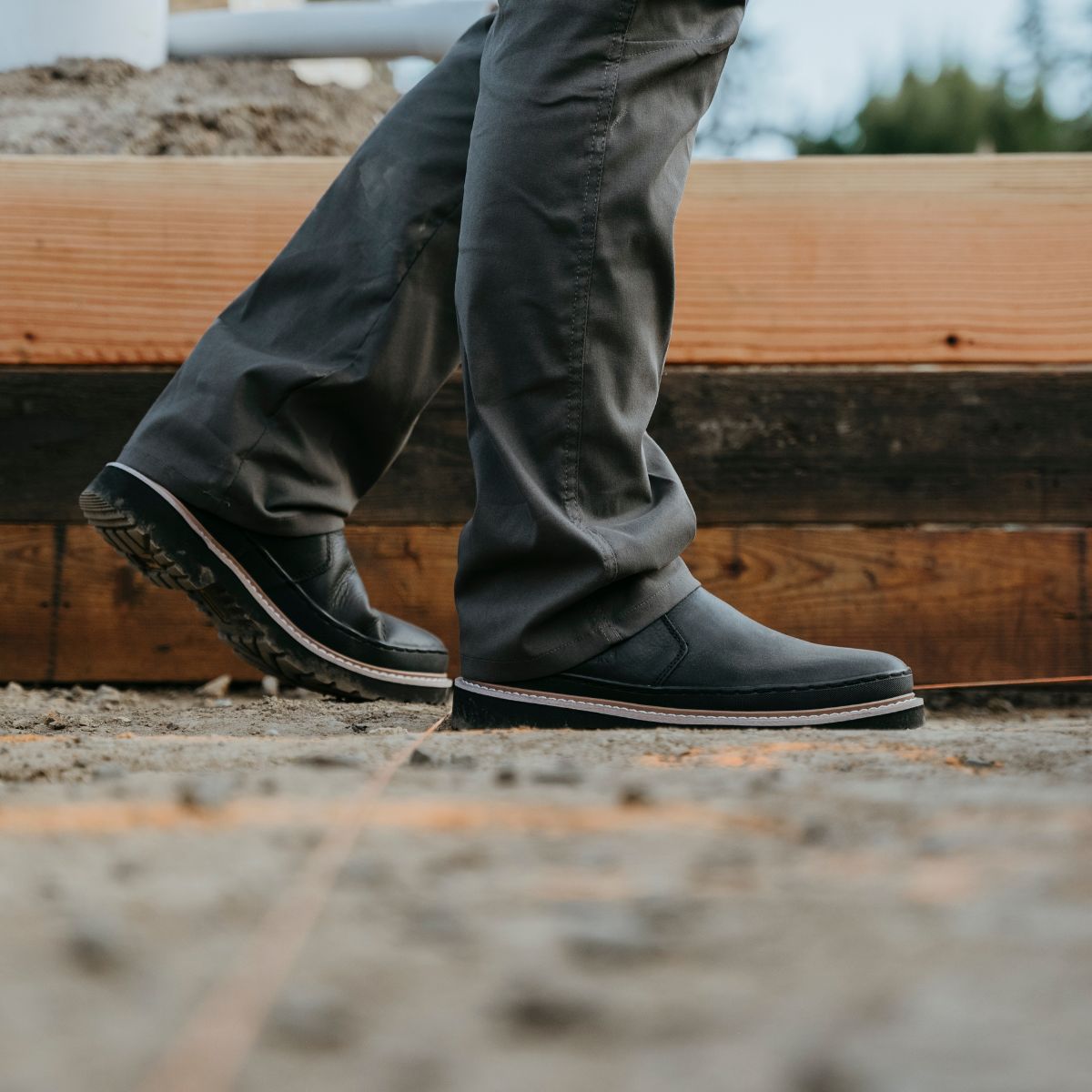 Chinook® Romeo men's black light duty work and casual boots with sturdy leather and slip-resistant sole.