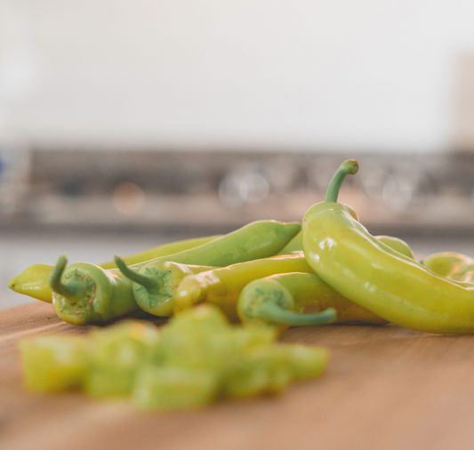 Packet of Seeds 'n Such Sweet Banana Pepper Seeds showing 100 seed packets for planting sweet banana peppers.