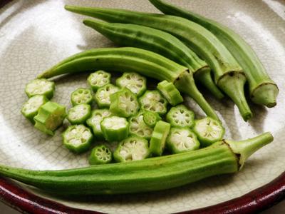 Packet of Seeds 'n Such Cow Horn Okra Seeds showing 50 seeds in a clear packet, ideal for planting and growing okra.