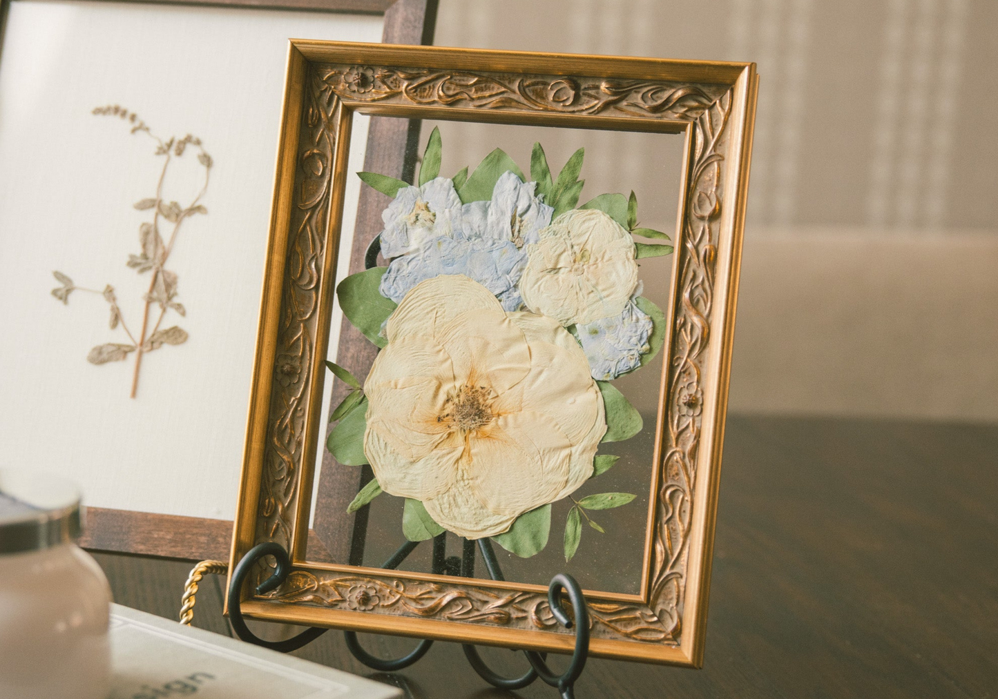 Pressed Floral boutonniere frame with dried flowers and greenery, designed for preserving and displaying floral arrangements.
