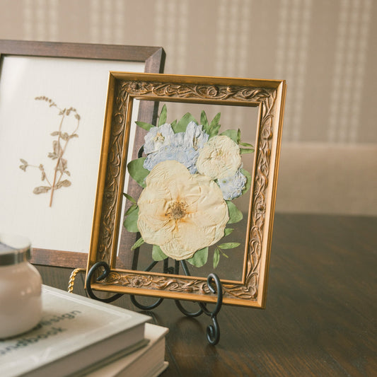 Pressed Floral boutonniere frame for floral arrangements, showcasing a delicate, handcrafted design with pressed flowers.