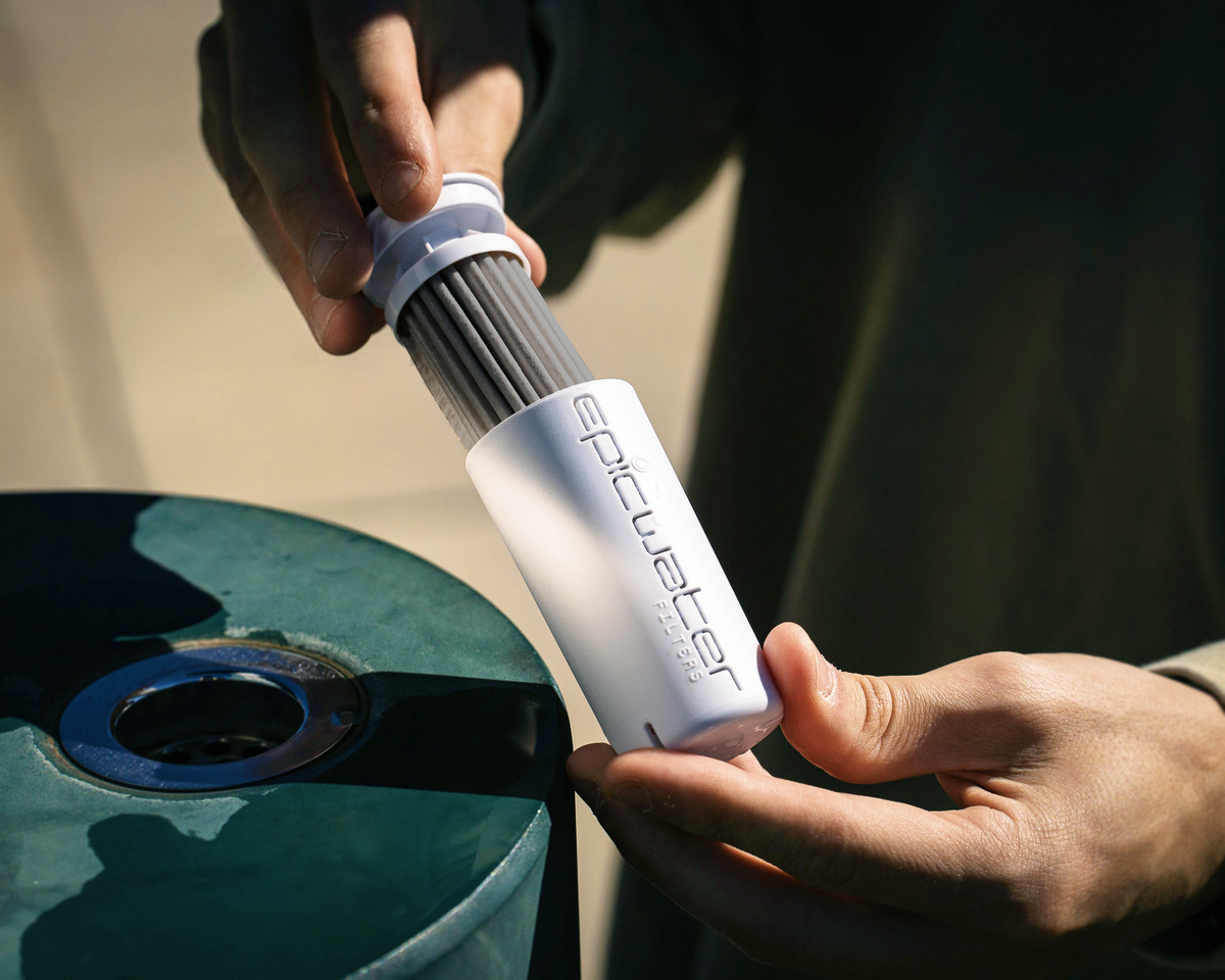 Epic Water Filters USA Everywhere Bottle filter cartridge in casing for clean, filtered drinking water.