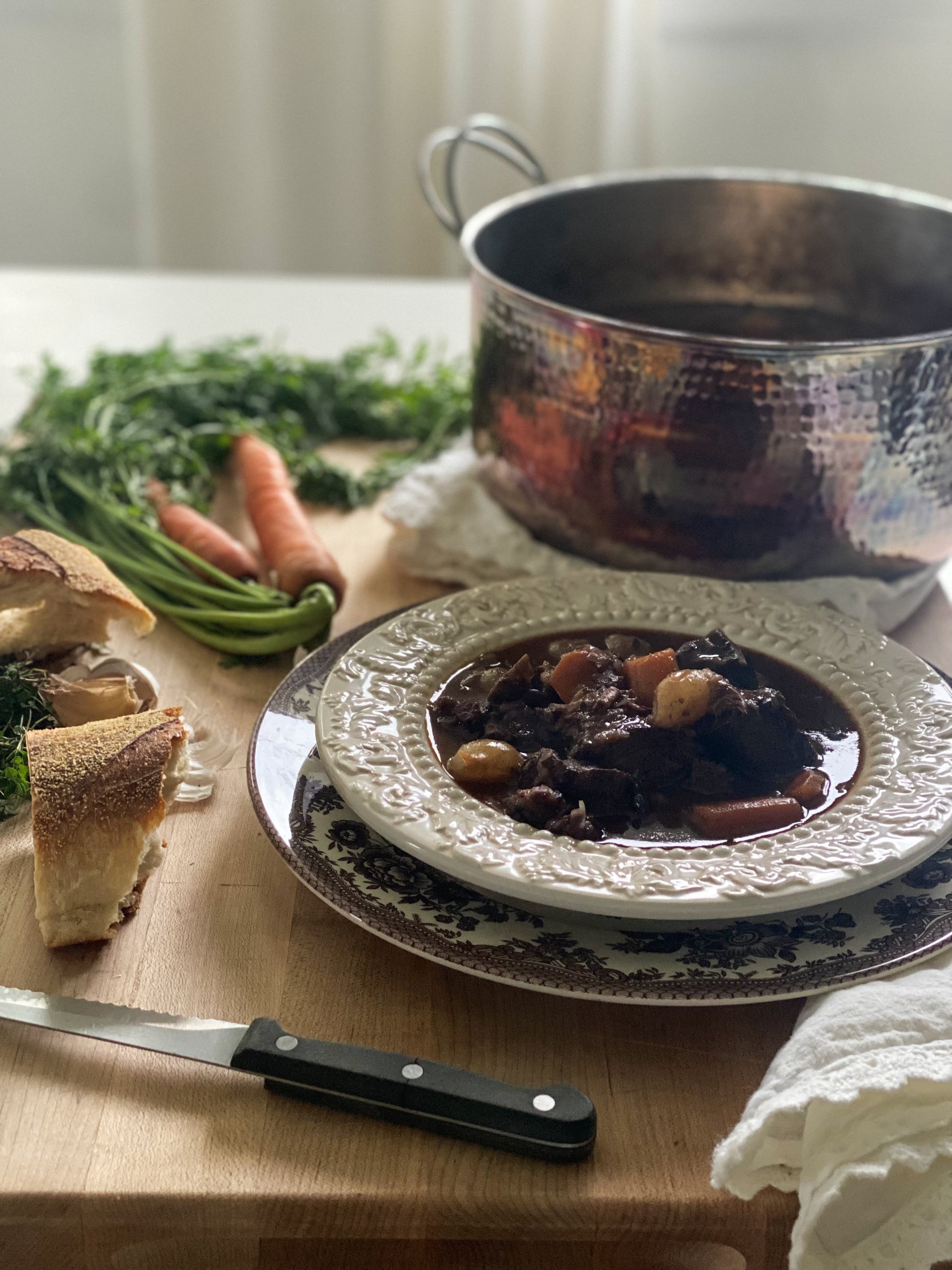 Large copper Dutch oven from Sertodo, showcasing its polished exterior and sturdy handle, ideal for cooking and serving.