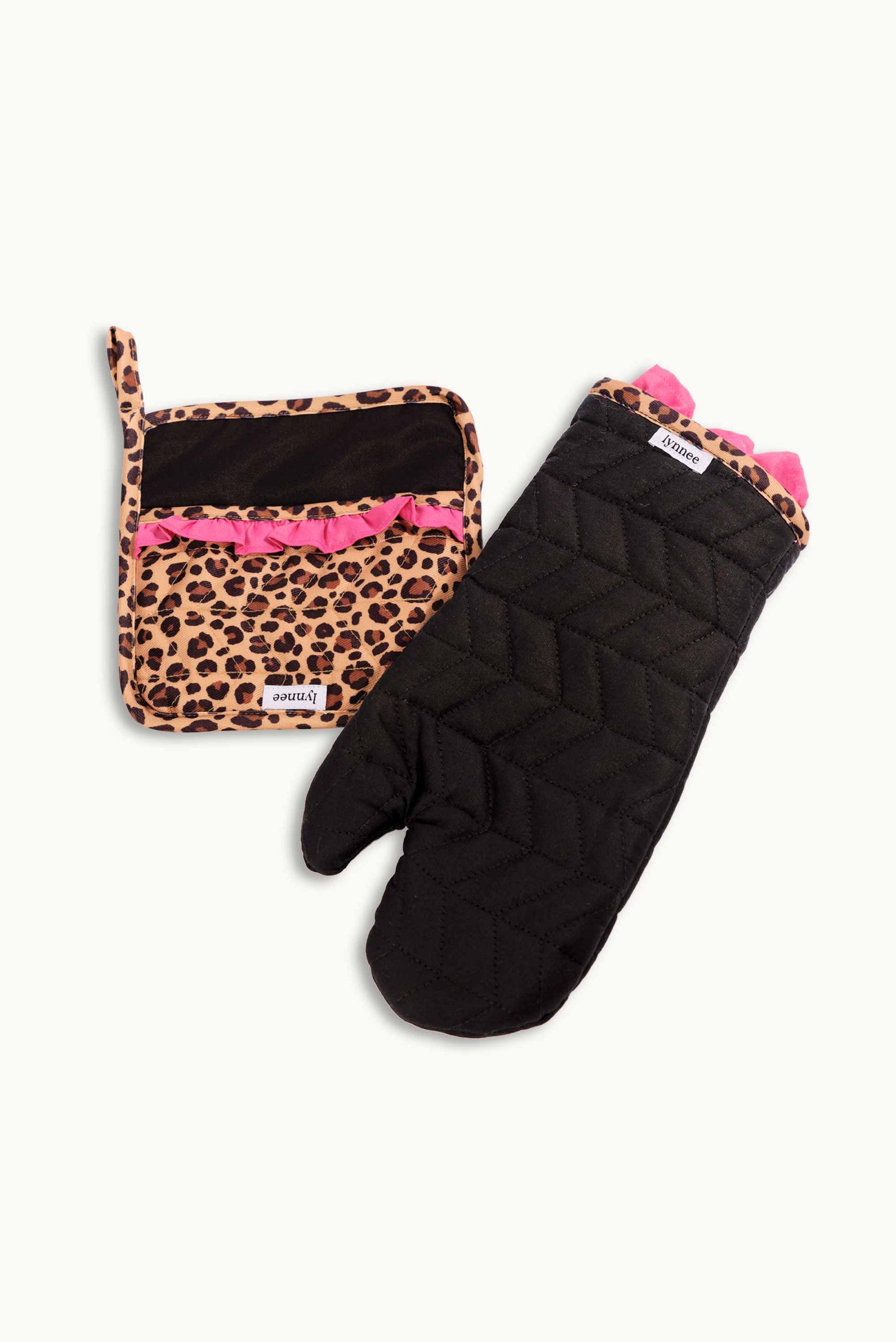 Lynnee hot pink leopard oven mitt and pot holder set, heat-resistant kitchen accessories with bold animal print design