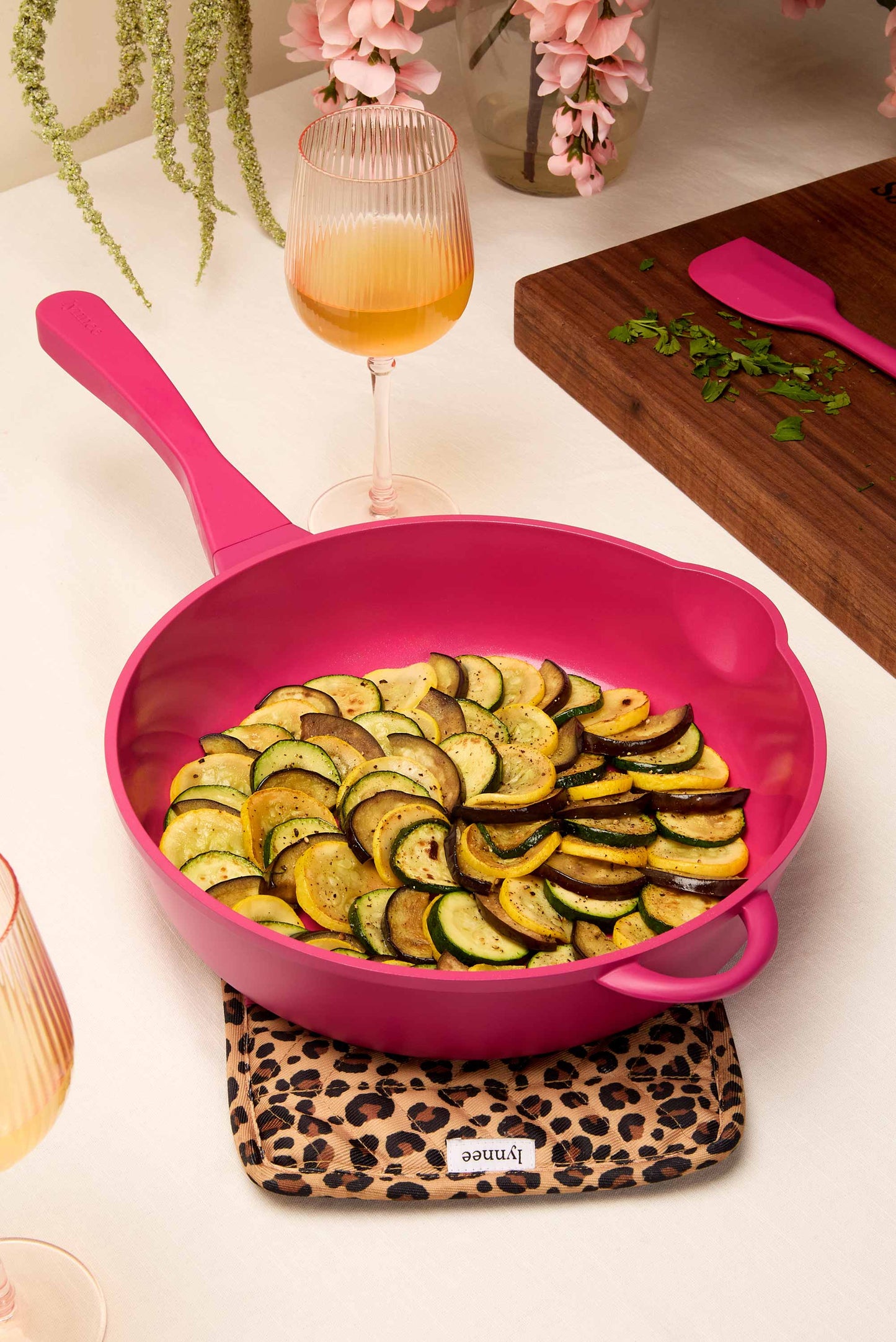 Lynnee hot pink leopard oven mitt and pot holder set, heat-resistant kitchen accessories displayed in a lifestyle setting