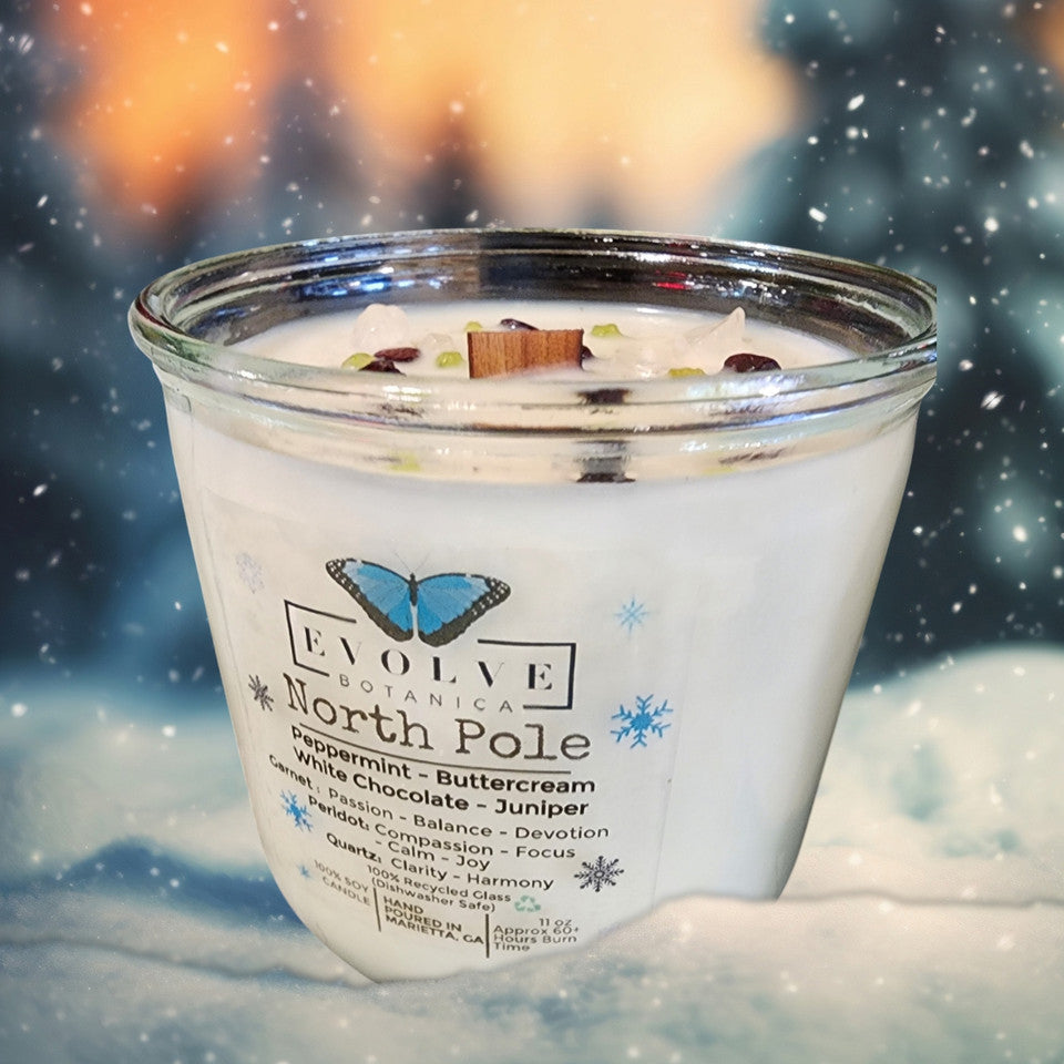 Rocks Candle - North Pole (Wood Wick, Garnet (Passion, Balance), Peridot (Compassion, Joy), Quartz (Harmony, Clarity)