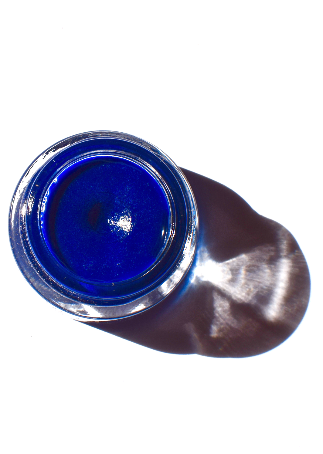 Sea-inspired lip balm by plant makeup, used as body makeup, with a smooth, moisturizing texture and natural finish.