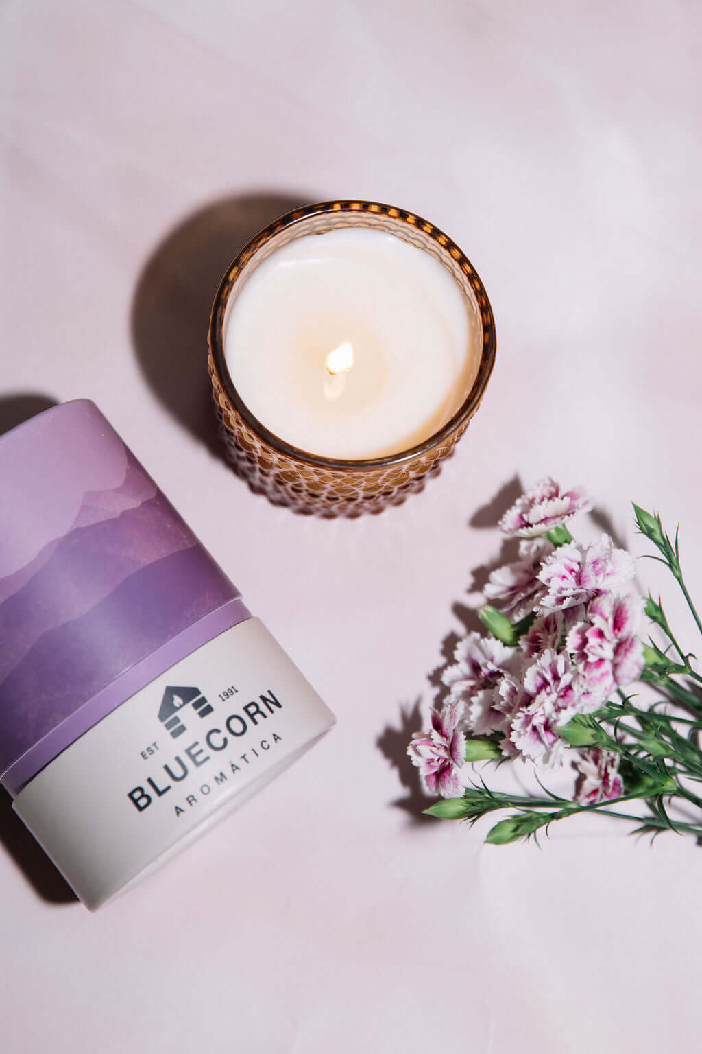 Bluecorn Candles Aromática DIY scented candle gift set in glassware with lilac fragrance, handmade, clean, and non-toxic.