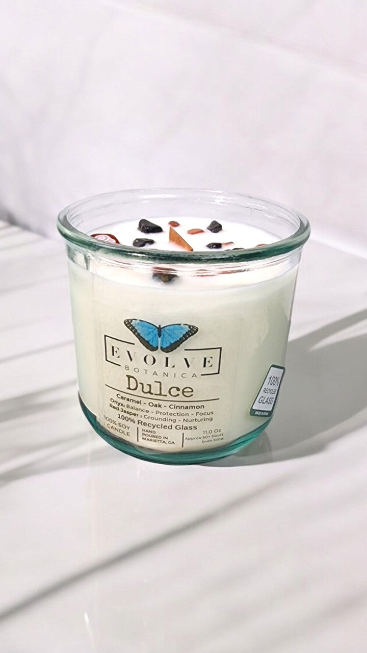 Red Jasper and Onyx gemstone soy candle with a wood wick from Evolve Botanica Rocks Candle Dulce collection.