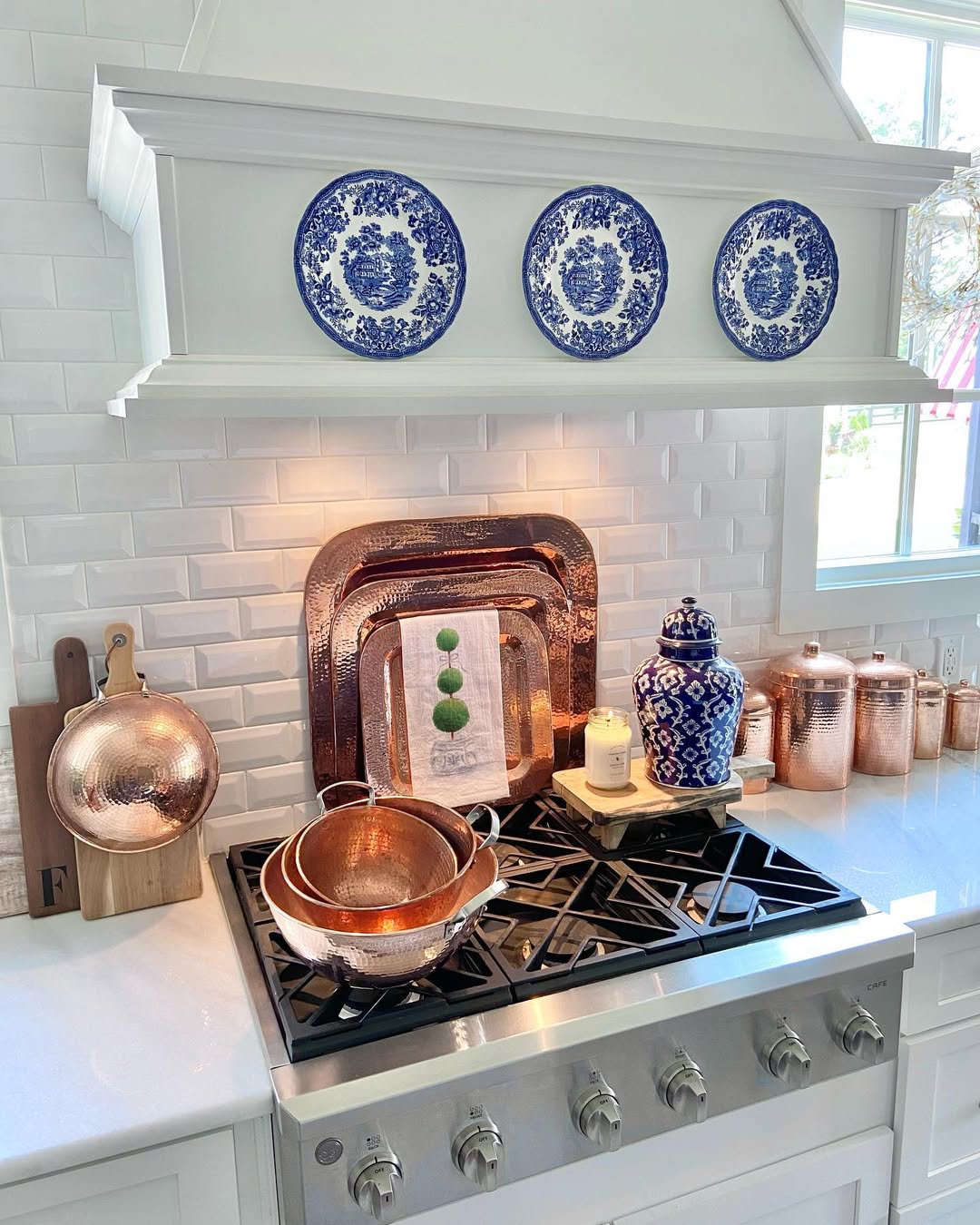 Copper Thessaly square platter by Sertodo, featuring a polished copper surface with a geometric design, suitable for serving food.