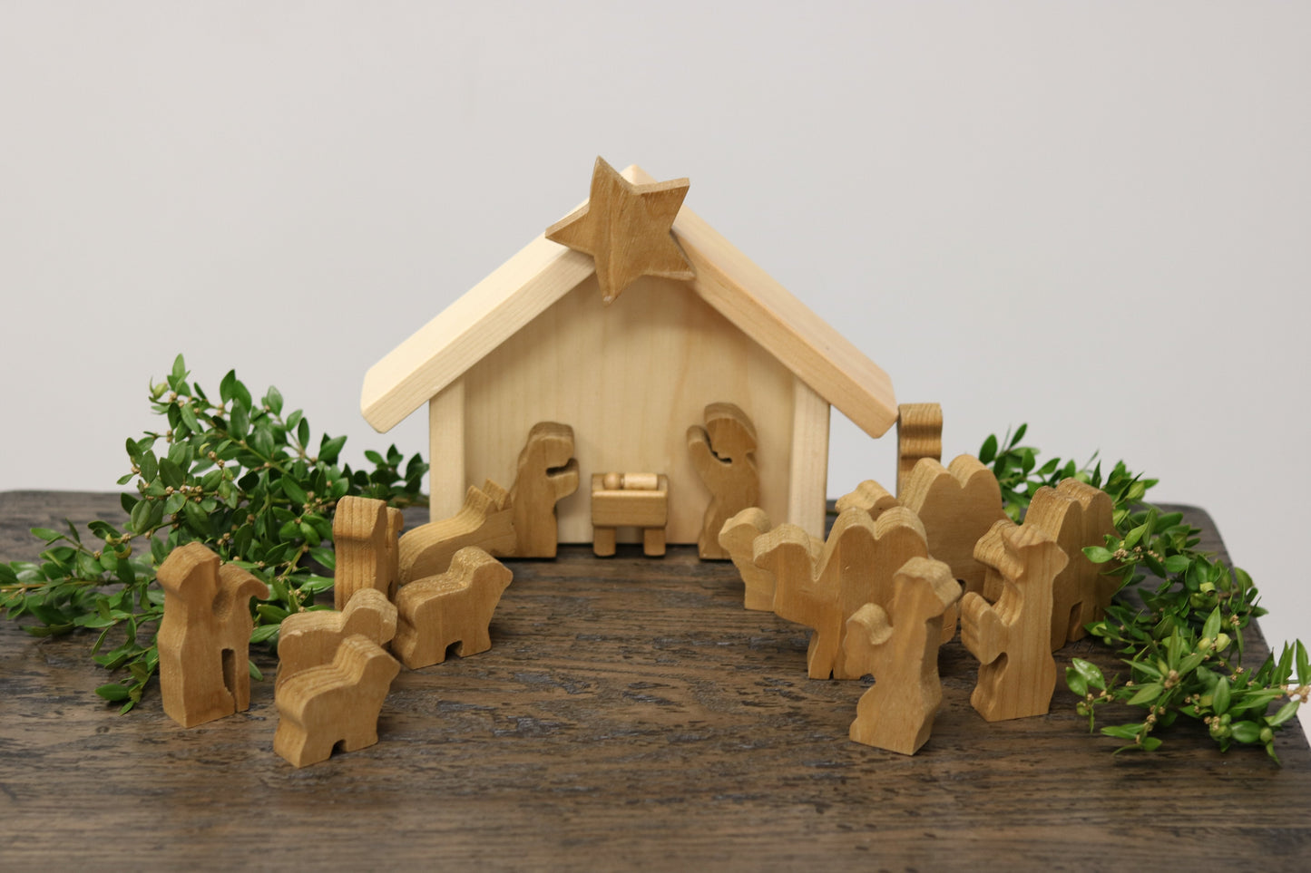 AmishToyBox.com Wooden Nativity Manger Scene Set, 14 Pieces