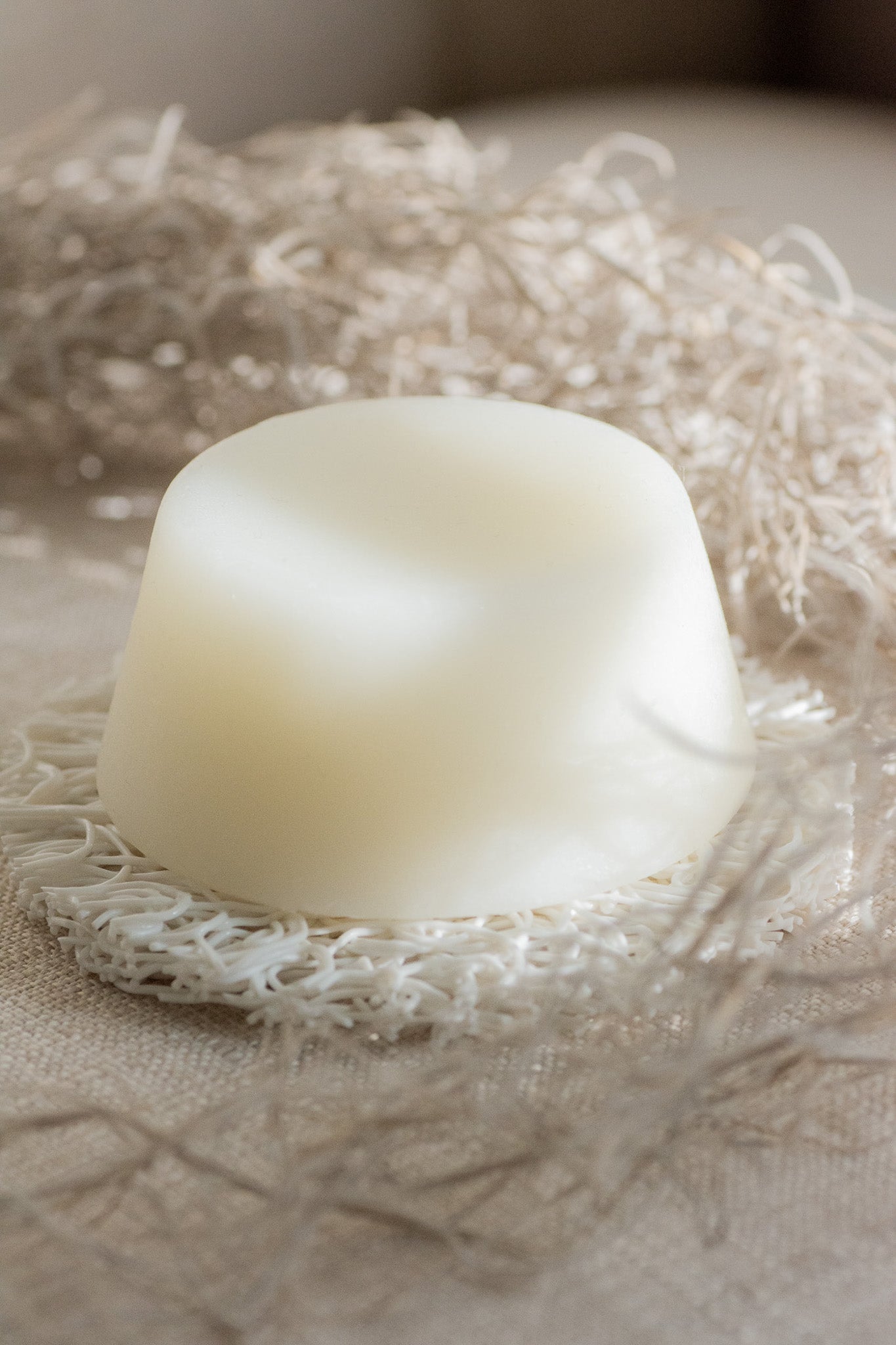 No Tox Life SOLIDSILK Delicate Volume Shampoo big bar, natural body and hair cleansing solid in eco-friendly packaging