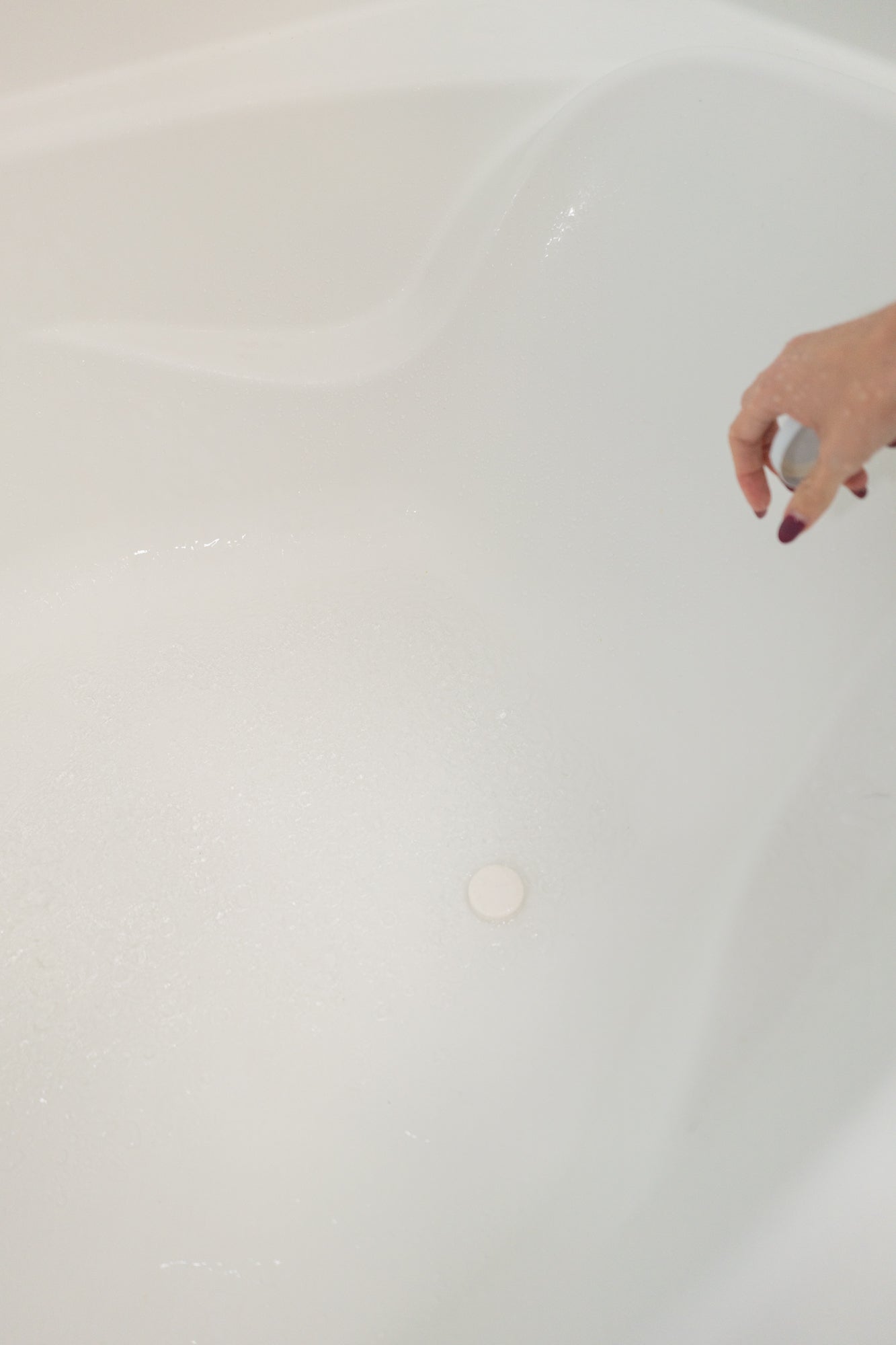 Eucalyptus Steam cleansing vapors for the shower by NO TOX LIFE in a normal jar, with eucalyptus leaves visible inside.