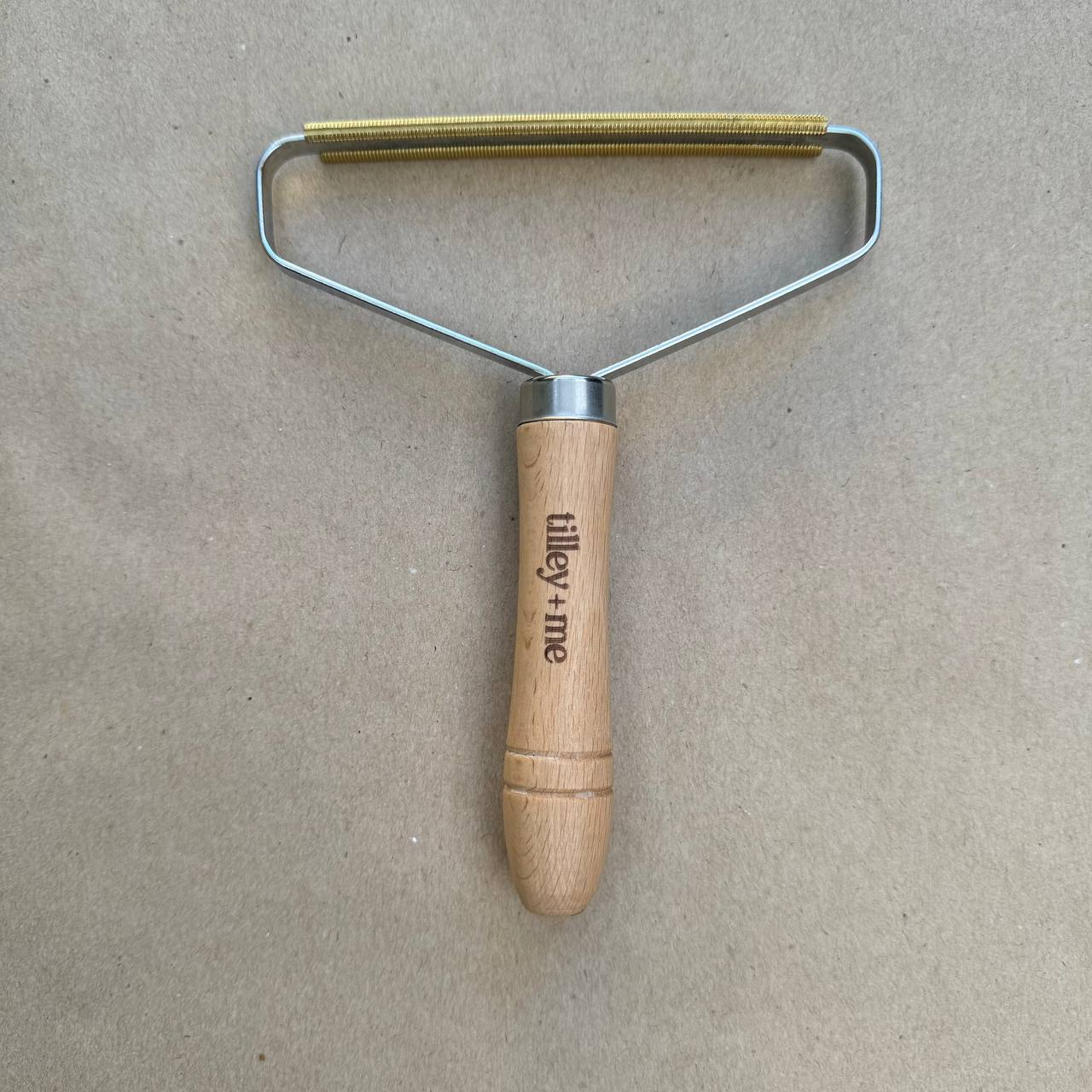 Tilley + Me eco-friendly dog grooming lint remover made from beech wood, reusable pet hair remover tool for effective cleaning.