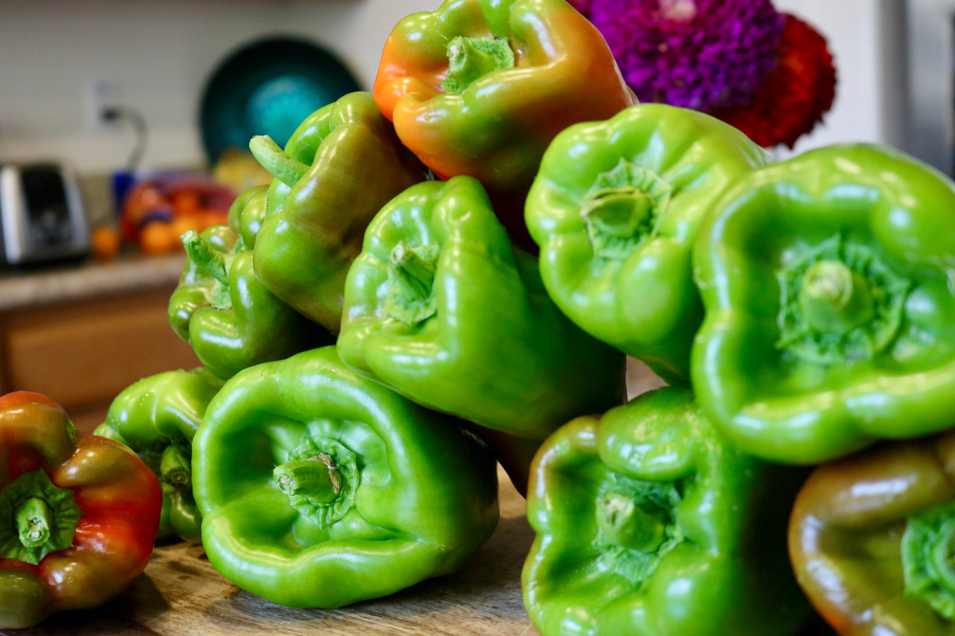Big Bertha Hybrid Pepper Seeds by Seeds 'n Such produce large, elongated sweet bell peppers with green, red, and brown hues—perfect for stuffing and adding fresh flavor to your kitchen dishes.