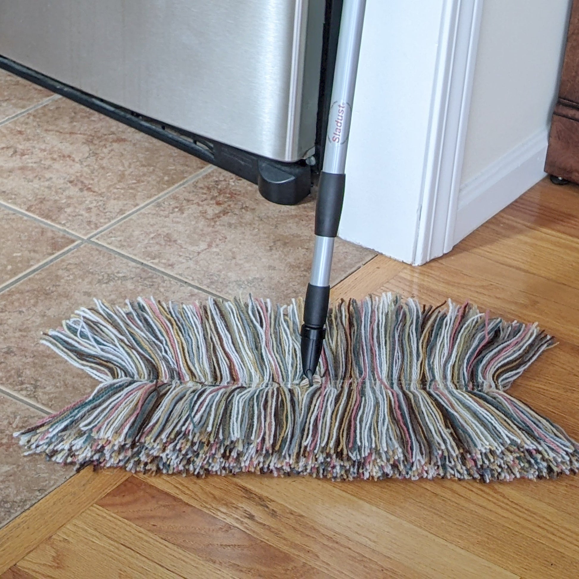 Sladust THE TRIO Wooly Mammoth duster set with telescoping handle and replacement duster head for effective cleaning.
