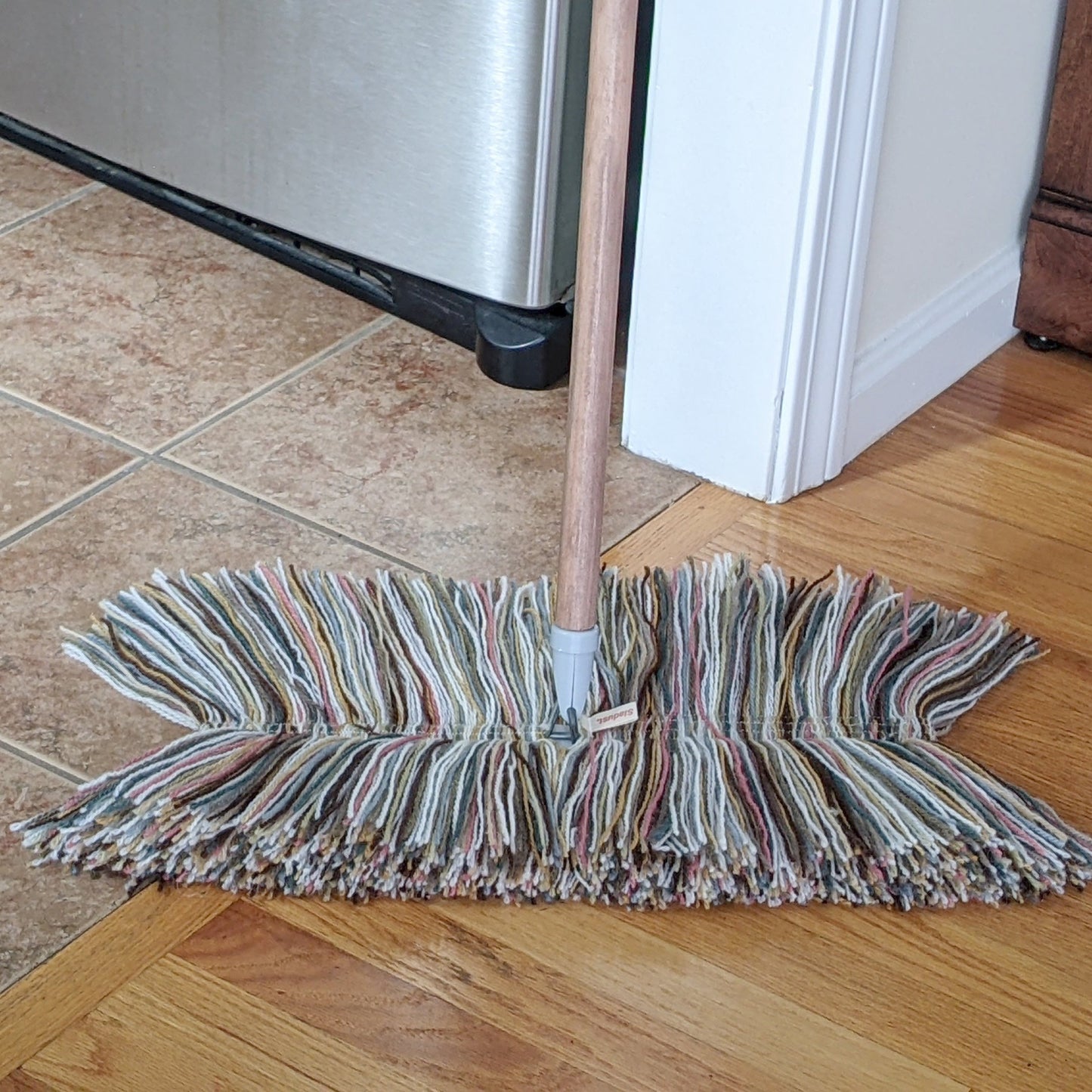 Sladust THE TRIO Wooly Mammoth hand duster with wooden handle and replacement head, ideal for dusting delicate surfaces.