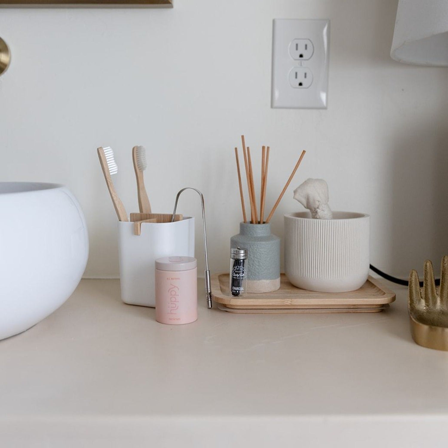 White or black bamboo fiber and corn starch bathroom brush holder from ZeroWasteStore, eco-friendly zero waste bathroom accessory.